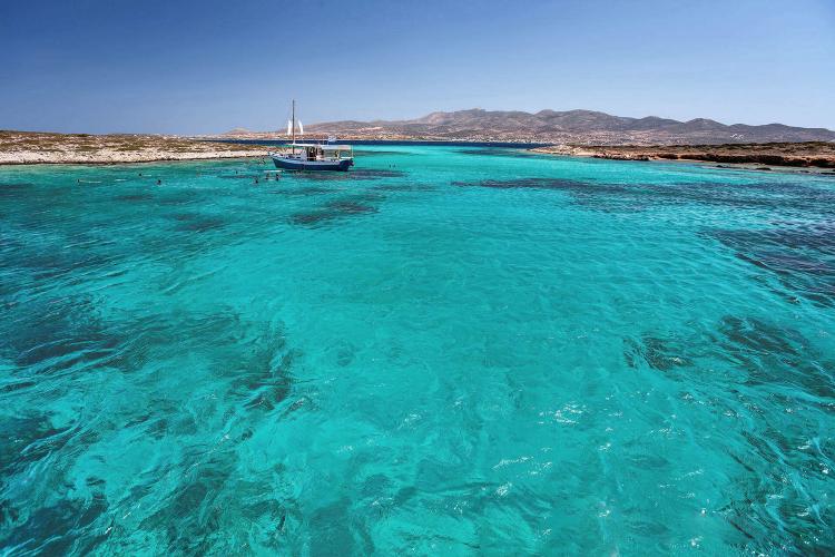 Blue Lagoon Rent a boat in Paros - Discover secluded beaches and secret coves
