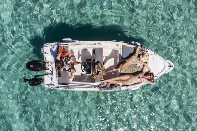 Boat rental in Paros - Discover the island's hidden gems on the water
