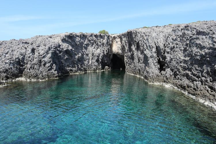 Experience the freedom of licence-free boat rental in Paros
